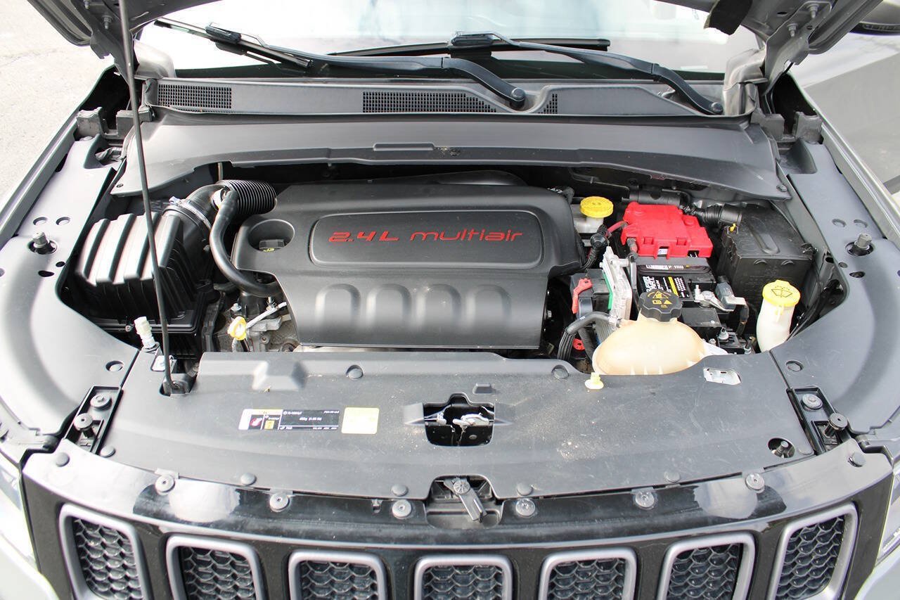 Used 2019 Jeep Compass Trailhawk w/ Leather Interior Group AWD/4WD image 12