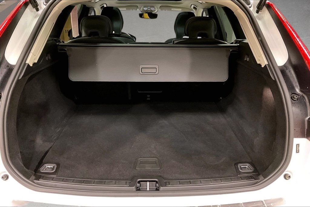 Certified 2024 Volvo XC60 B5 Core AWD/4WD image 5