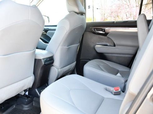 Used 2020 Toyota Highlander Limited AWD/4WD image 18