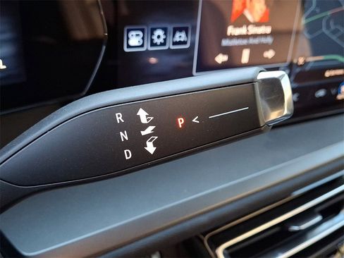 Certified 2025 Chevrolet Traverse LT image 16