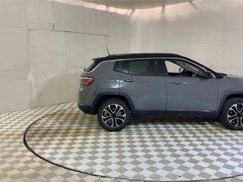 Used 2022 Jeep Compass Limited image 9