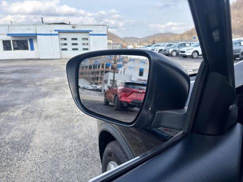 Used 2019 Nissan Rogue SV image 11