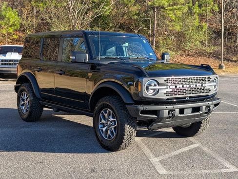 Used 2025 Ford Bronco Badlands image 11