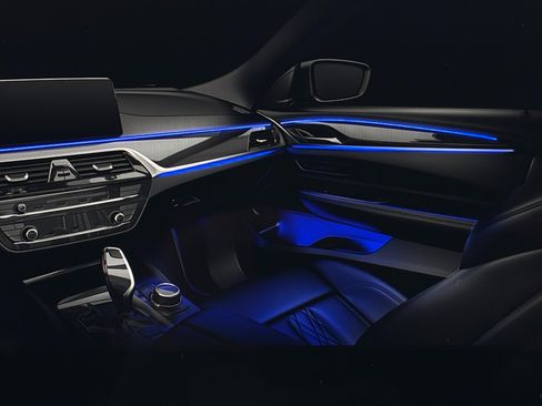 Used 2021 BMW M550i xDrive w/ Premium Package image 25