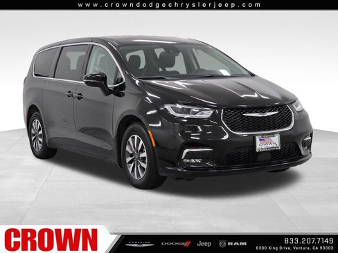 Used 2024 Chrysler Pacifica Limited FWD image 1