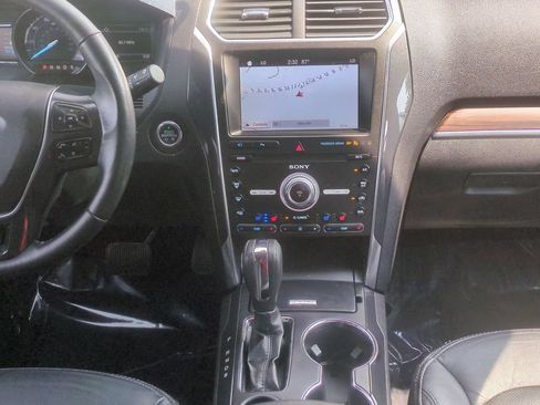 Used 2019 Ford Explorer Limited w/ Class III Trailer Tow Package FWD image 17