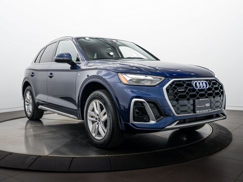 Certified 2023 Audi Q5 2.0T Premium w/ Convenience Package AWD/4WD image 2