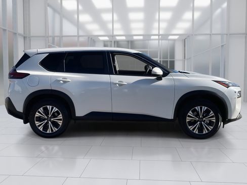 Certified 2023 Nissan Rogue SV image 7