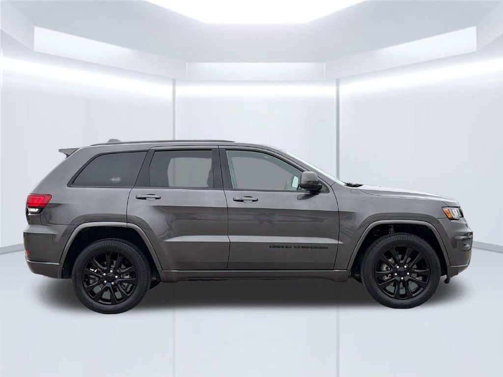 Used 2018 Jeep Grand Cherokee Altitude AWD/4WD image 6