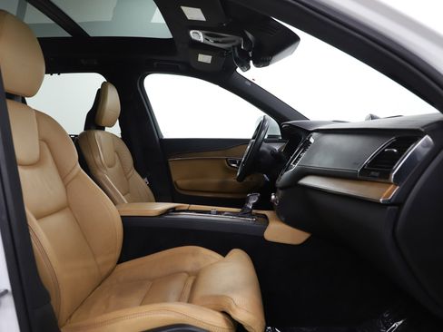 Used 2017 Volvo XC90 T6 Inscription w/ Vision Package image 13