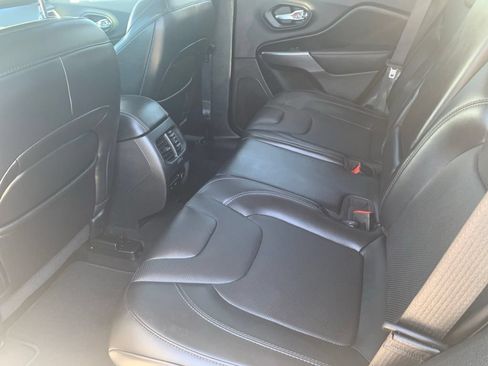 Used 2020 Jeep Cherokee Limited AWD/4WD image 18