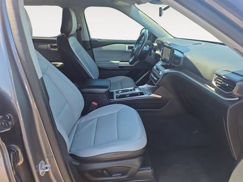 Used 2021 Ford Explorer XLT w/ Equipment Group 202A AWD/4WD image 10