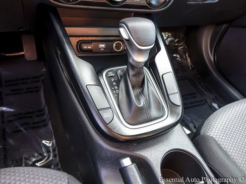Used 2025 Kia Soul LX w/ LX Technology Package FWD image 16