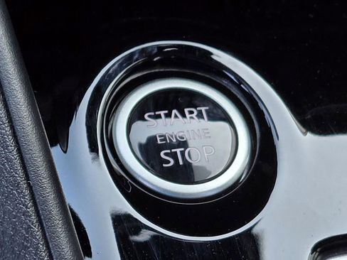 New 2025 Nissan Versa SR w/ Trunk Package image 15