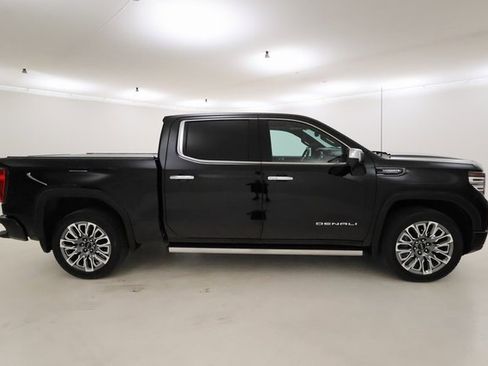 Used 2024 GMC Sierra 1500 Denali Ultimate image 2