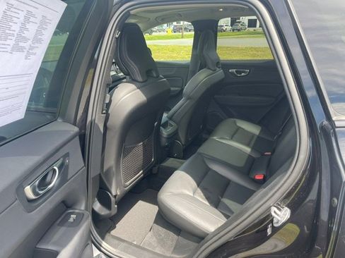 Used 2025 Volvo XC60 B5 Core AWD/4WD image 17