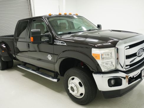 Used 2013 Ford F350 Lariat w/ Lariat Interior Pkg AWD/4WD image 2