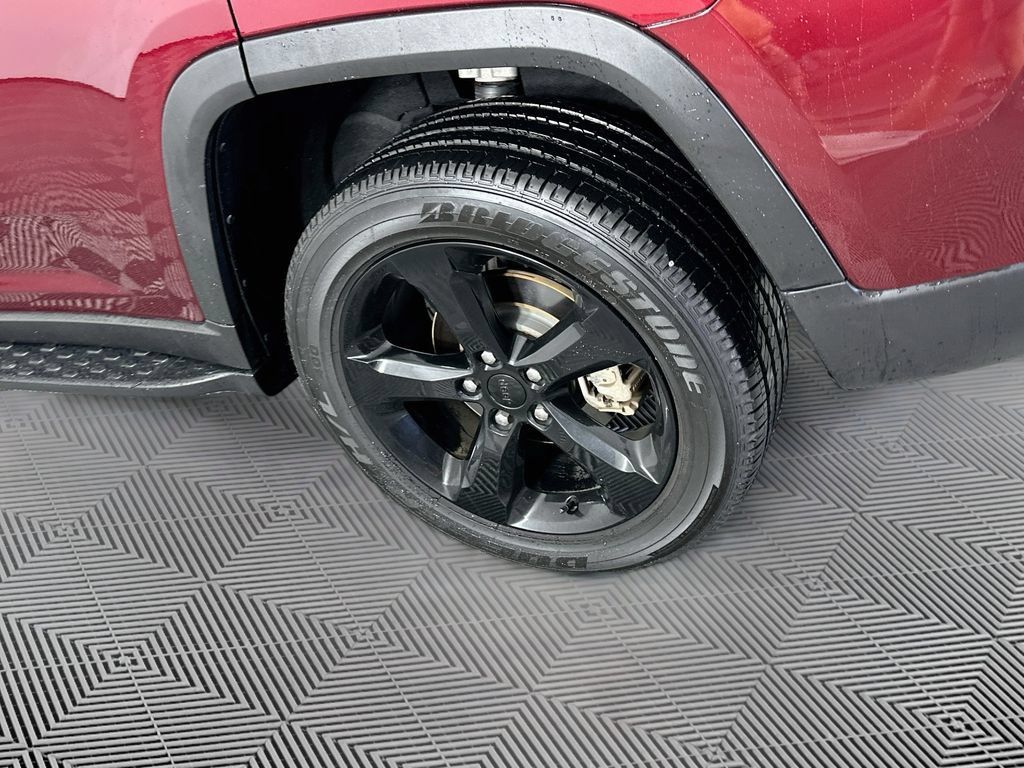 Certified 2025 Jeep Grand Cherokee Altitude AWD/4WD image 43