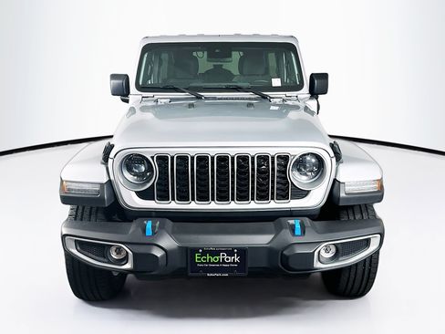 Used 2024 Jeep Wrangler Unlimited Sahara AWD/4WD image 2