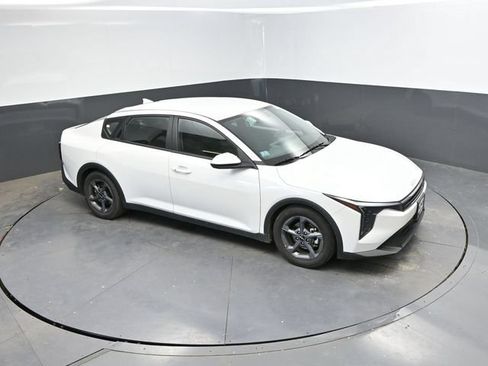 Used 2025 Kia K4 FWD image 32