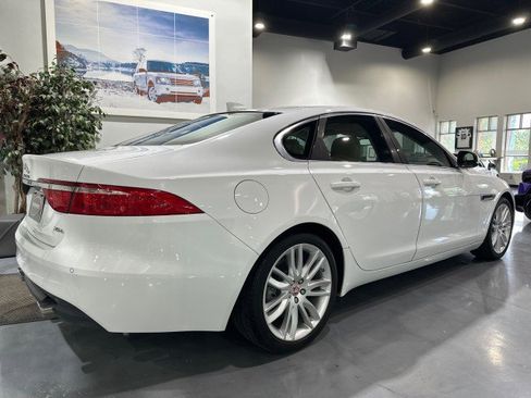 Used 2017 Jaguar XF Prestige RWD image 30
