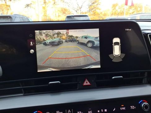 Used 2023 Kia Sportage EX image 18