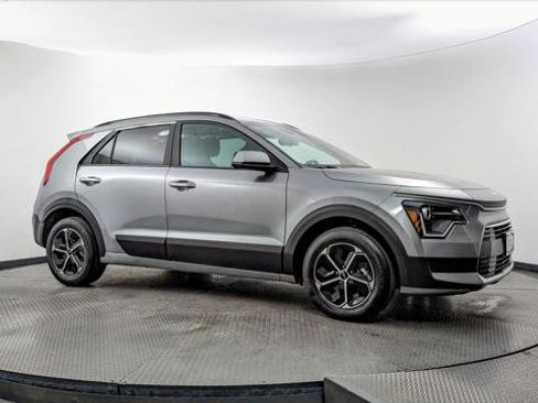 Used 2025 Kia Niro LX FWD image 11