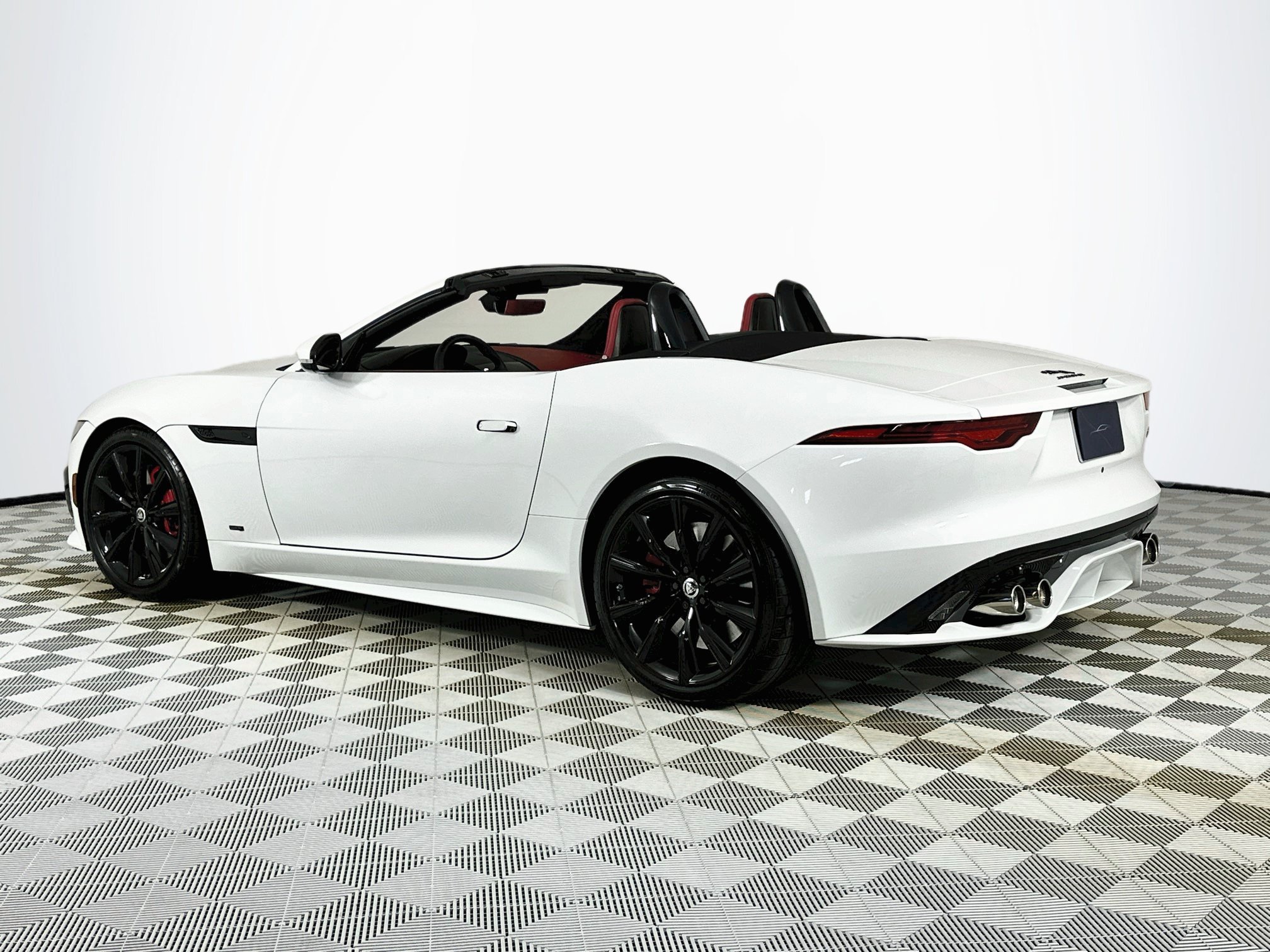 Certified 2024 Jaguar F-TYPE R AWD/4WD image 7