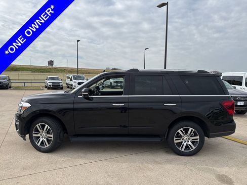 Used 2024 Ford Expedition Limited image 3