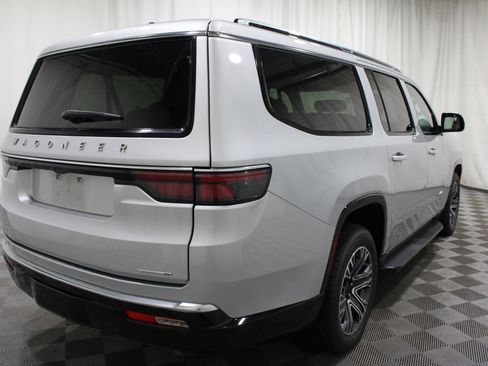 Used 2024 Jeep Wagoneer L Series II w/ Flexible Seating Group AWD/4WD image 31