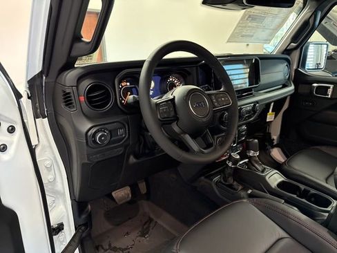 New 2026 Jeep Wrangler Unlimited Rubicon w/ Technology Group image 25