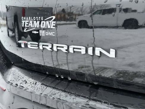 Used 2024 GMC Terrain SLE image 7