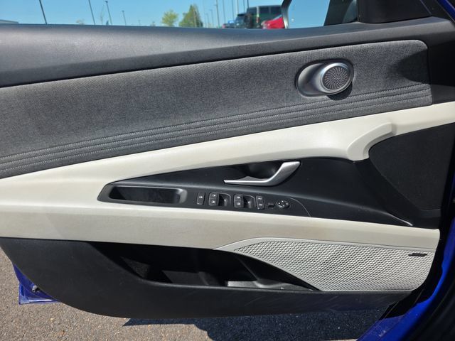 Used 2024 Hyundai Elantra Limited FWD image 17