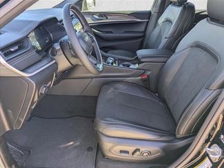 New 2026 Jeep Grand Cherokee Altitude video 4