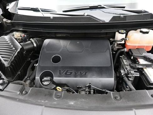 Used 2022 Chevrolet Traverse LT FWD image 34