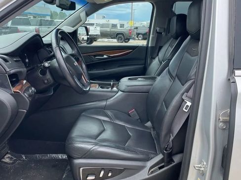 Used 2017 Cadillac Escalade ESV Luxury AWD/4WD image 21