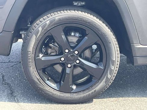 Certified 2023 Jeep Grand Cherokee Limited w/ Black Appearance Package AWD/4WD image 13