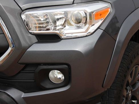 Used 2021 Toyota Tacoma SR5 AWD/4WD image 5