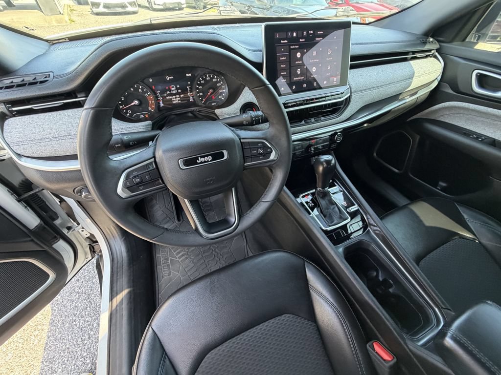 Used 2023 Jeep Compass Latitude AWD/4WD image 19