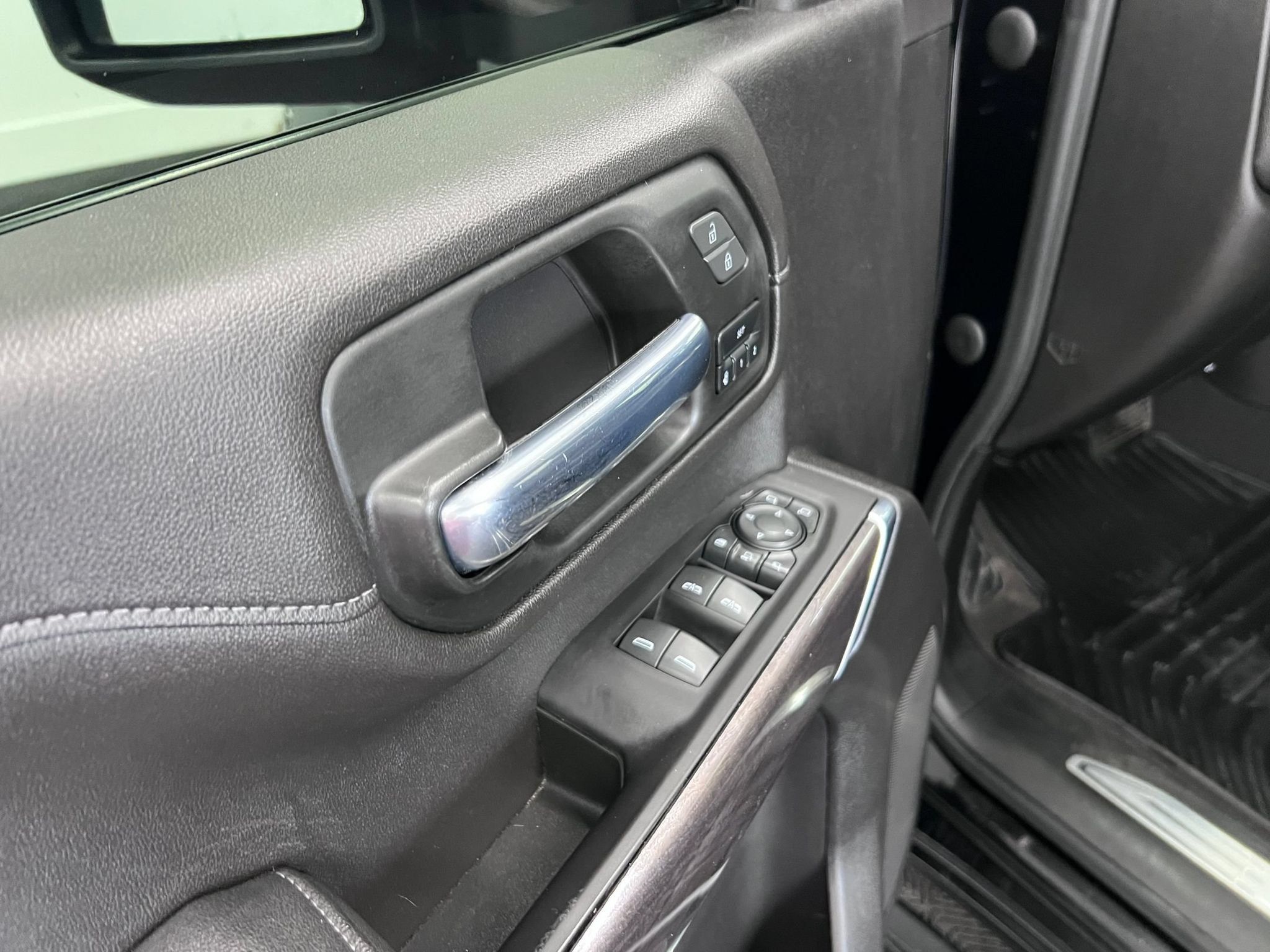 Used 2022 Chevrolet Silverado 2500 LTZ w/ LTZ Convenience Package AWD/4WD image 12
