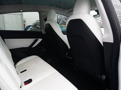 Used 2020 Tesla Model Y Long Range image 23