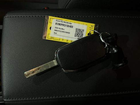 Used 2024 Kia Niro LX FWD image 46