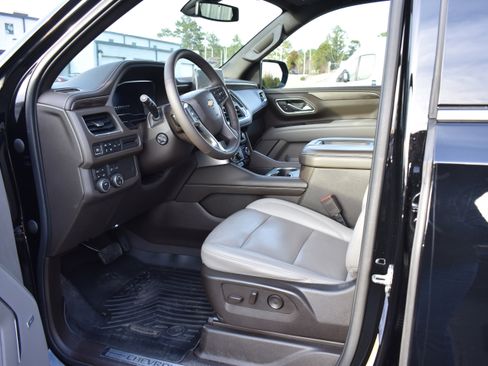 Used 2022 Chevrolet Tahoe LT w/ Luxury Package image 12