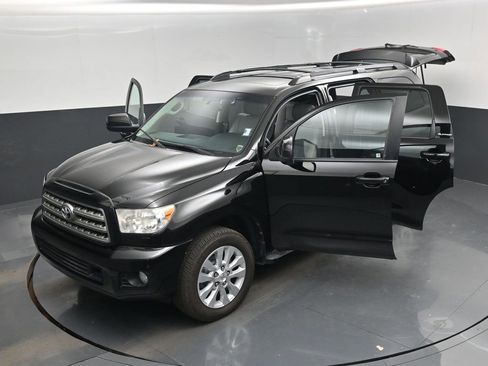 Used 2017 Toyota Sequoia Platinum image 21