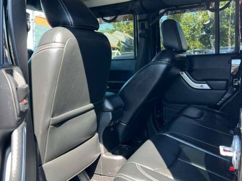 Used 2015 Jeep Wrangler Unlimited Rubicon AWD/4WD image 16