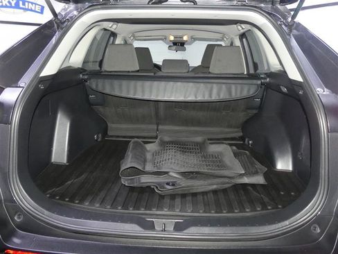 Used 2021 Toyota RAV4 XLE AWD/4WD image 9