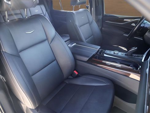 Used 2023 Cadillac Escalade Luxury w/ LPO, Illumination Package image 33