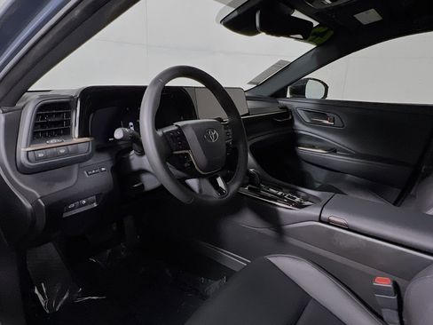 Used 2025 Toyota Crown XLE image 30