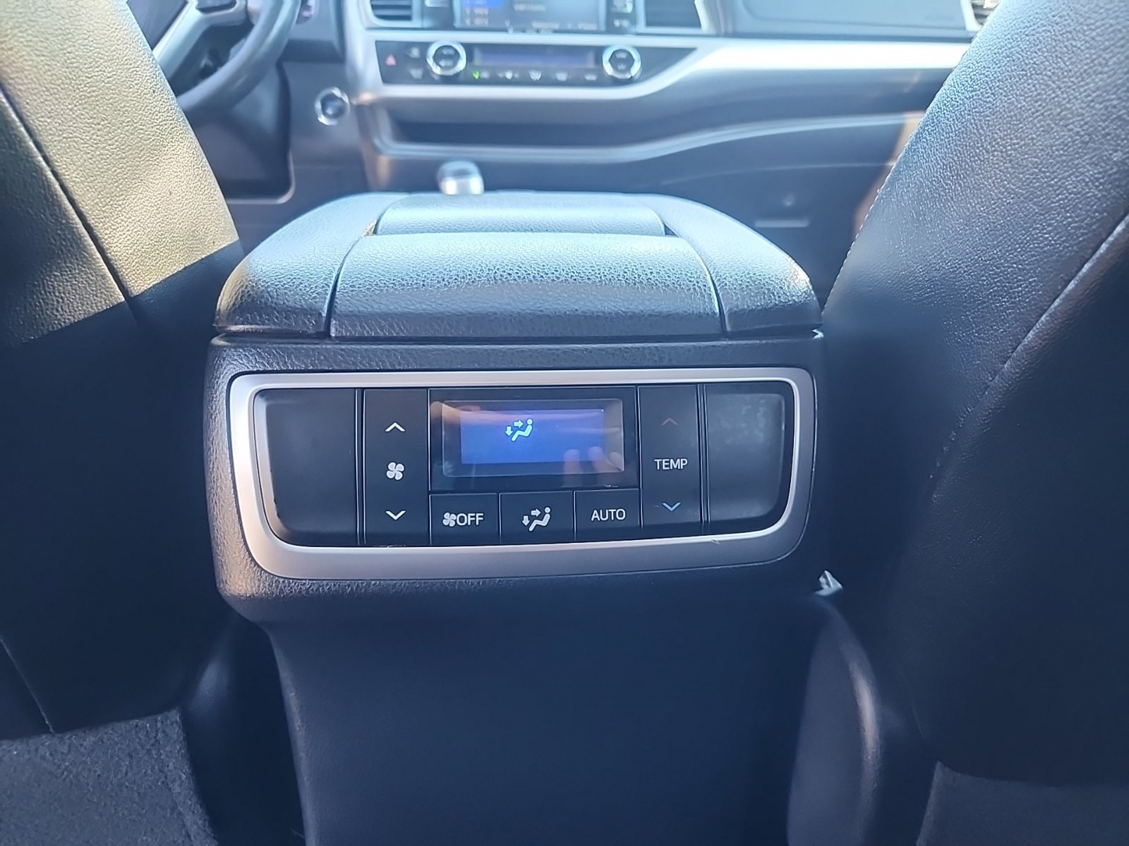 Used 2019 Toyota Highlander XLE AWD/4WD image 37