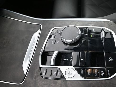 Used 2025 BMW X5 xDrive50e image 13